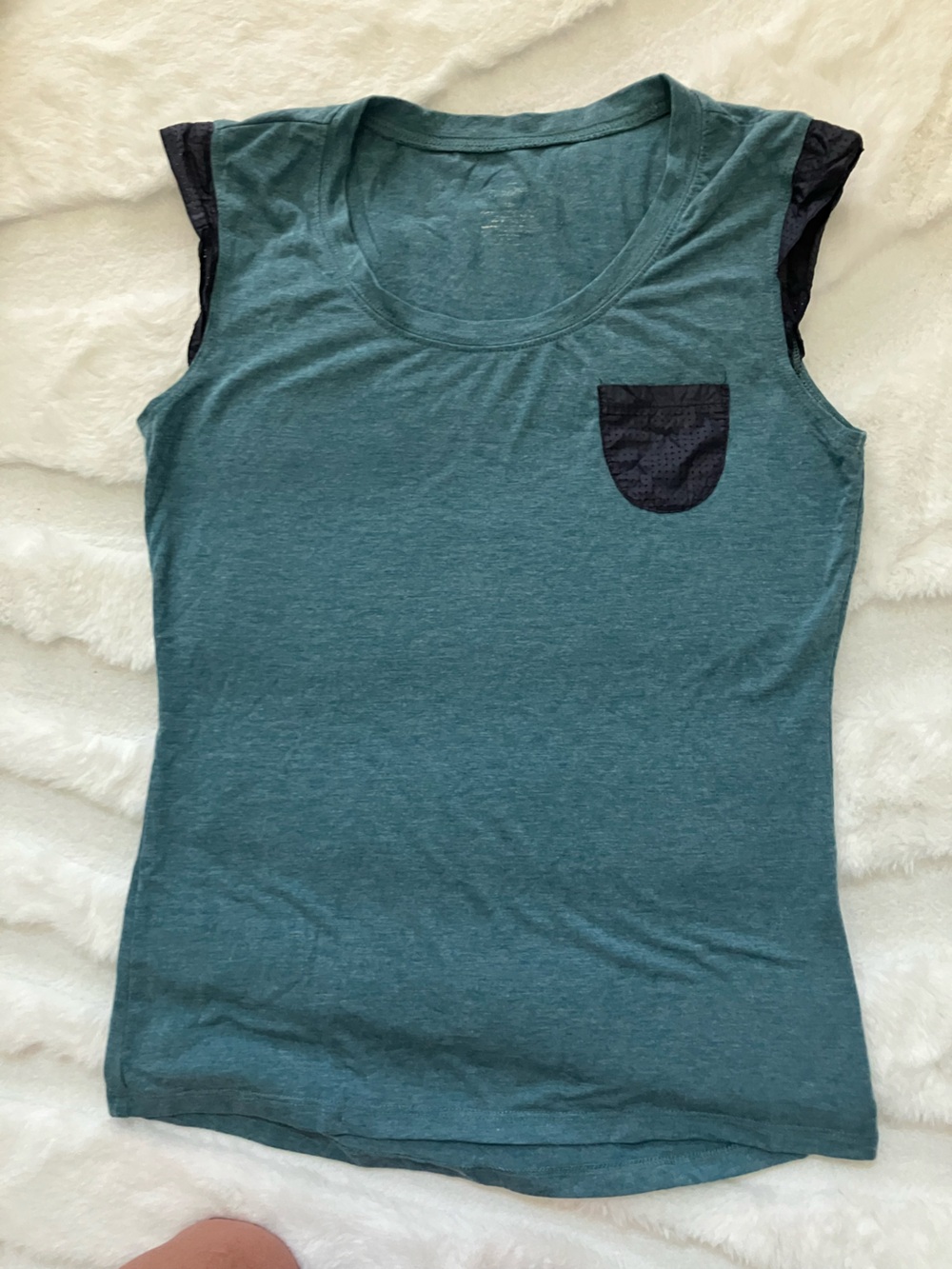oiselle Teal Muscle Tank with Black Pocket
